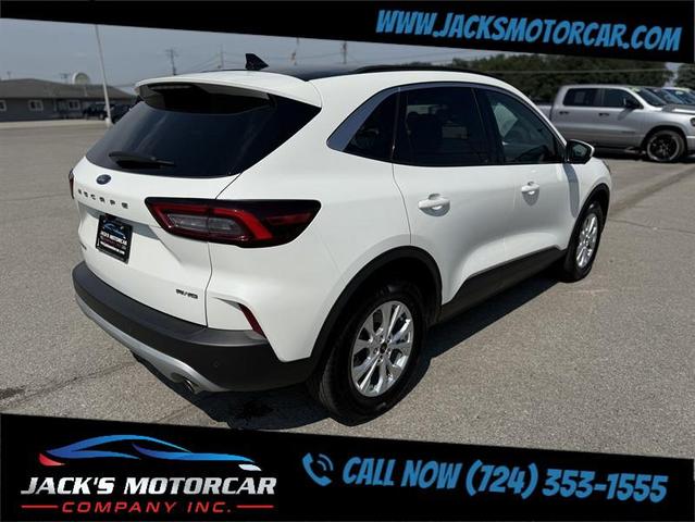 Photo of 2023 Star White Metallic Tri-Coat Ford Escape