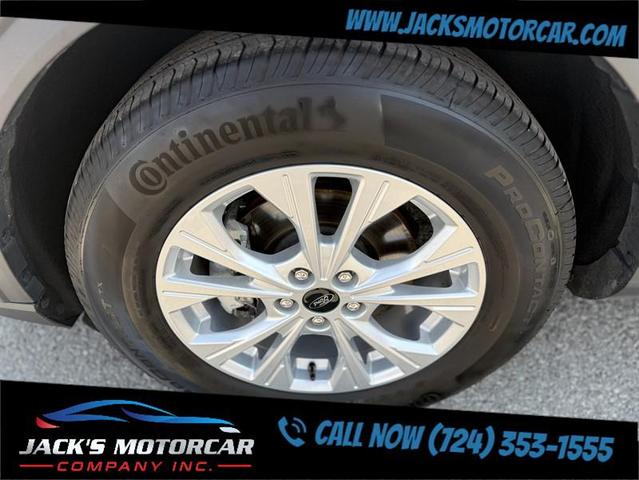 Photo of 2023 Star White Metallic Tri-Coat Ford Escape