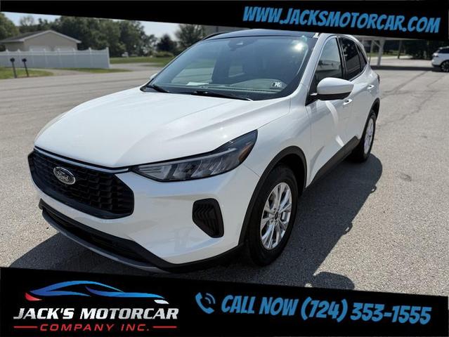 Photo of 2023 Star White Metallic Tri-Coat Ford Escape
