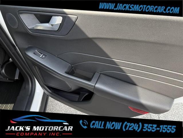 Photo of 2023 Star White Metallic Tri-Coat Ford Escape
