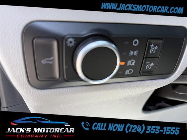 Photo of 2023 Star White Metallic Tri-Coat Ford Escape