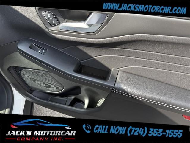 Photo of 2023 Star White Metallic Tri-Coat Ford Escape