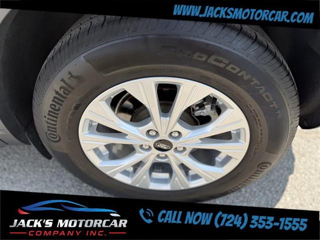 Photo of 2023 Star White Metallic Tri-Coat Ford Escape