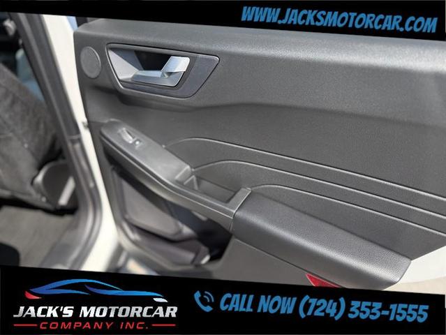 Photo of 2023 Star White Metallic Tri-Coat Ford Escape