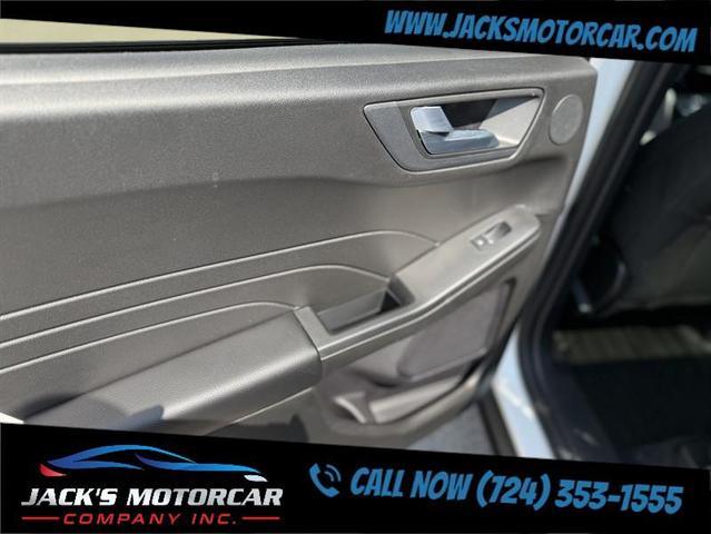 Photo of 2023 Star White Metallic Tri-Coat Ford Escape