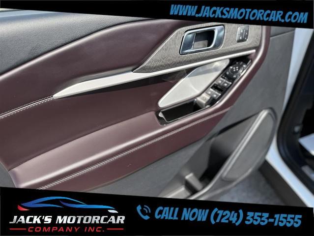 Photo of 2025 Star White Metallic Tri-Coat Ford Explorer