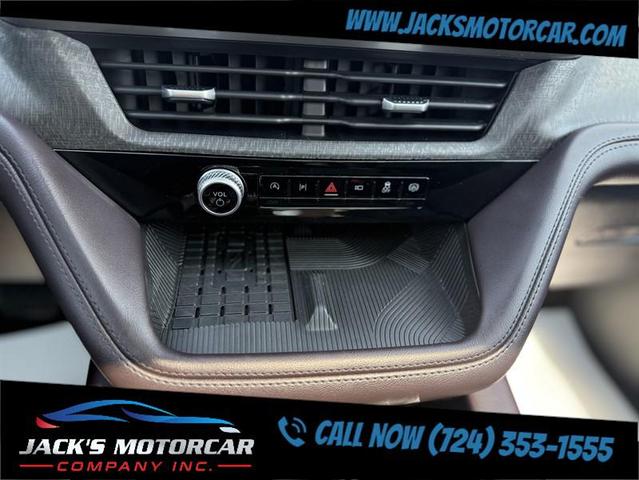 Photo of 2025 Star White Metallic Tri-Coat Ford Explorer