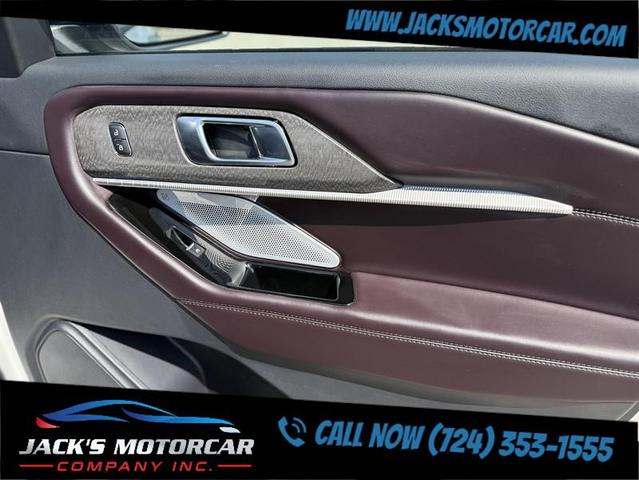 Photo of 2025 Star White Metallic Tri-Coat Ford Explorer