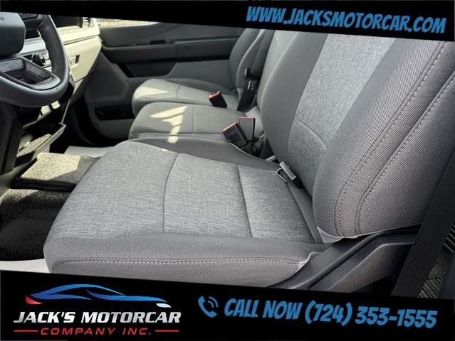 Photo of 2024 Oxford White Ford F-250