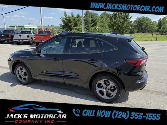 Photo of 2023 Agate Black Metallic Ford Escape