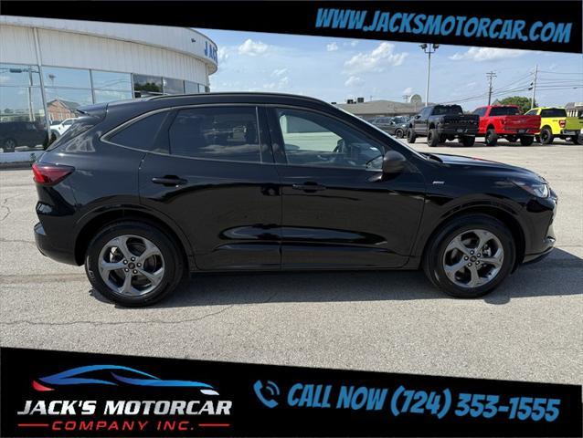 Photo of 2023 Agate Black Metallic Ford Escape