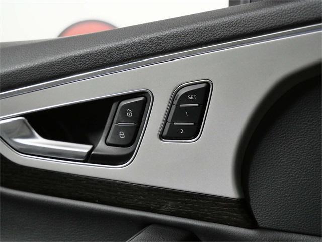 Photo of 2019 Orca Black Metallic Audi Q7