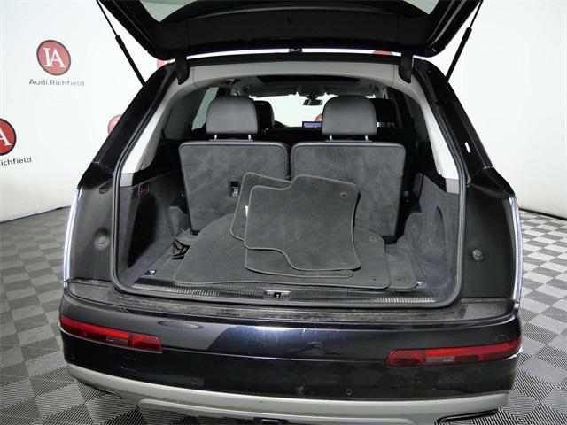 Photo of 2019 Orca Black Metallic Audi Q7