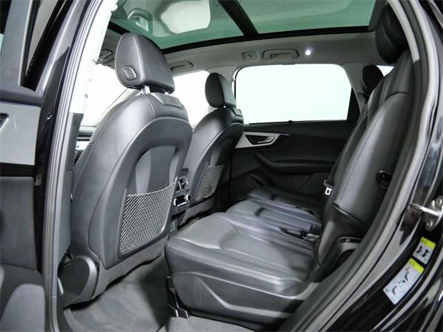 Photo of 2019 Orca Black Metallic Audi Q7