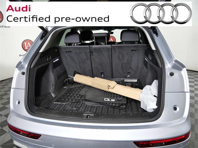 Photo of 2022 Florett Silver Metallic Audi Q5
