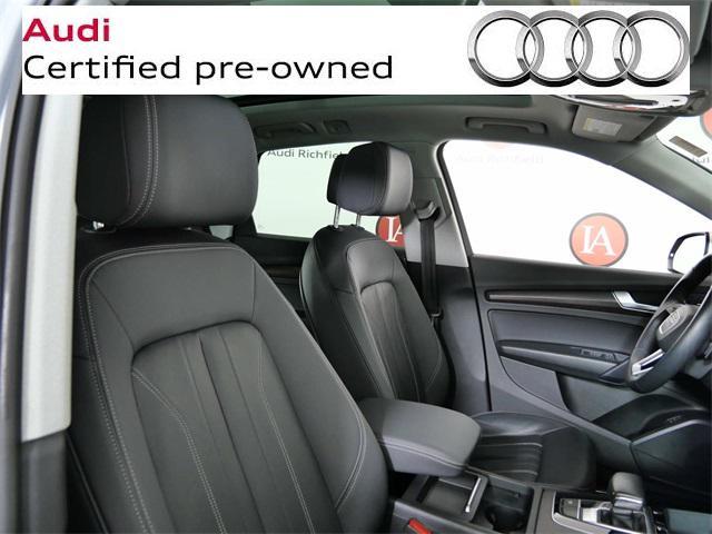 Photo of 2022 Florett Silver Metallic Audi Q5