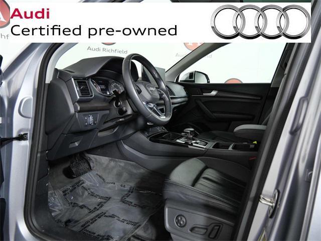 Photo of 2022 Florett Silver Metallic Audi Q5