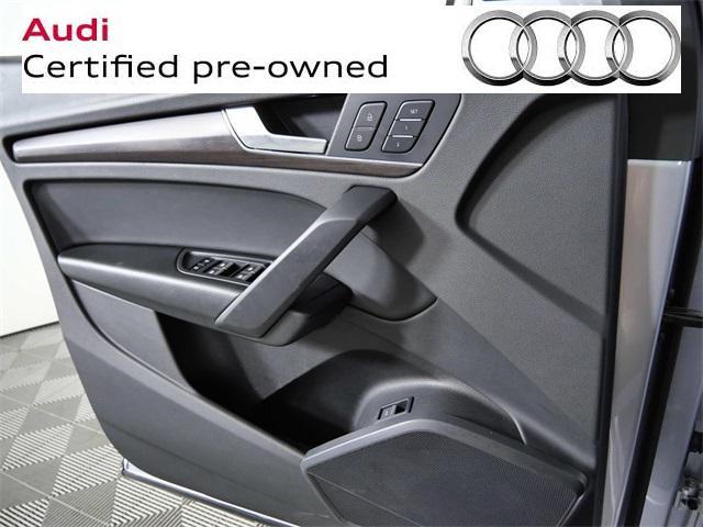 Photo of 2022 Florett Silver Metallic Audi Q5