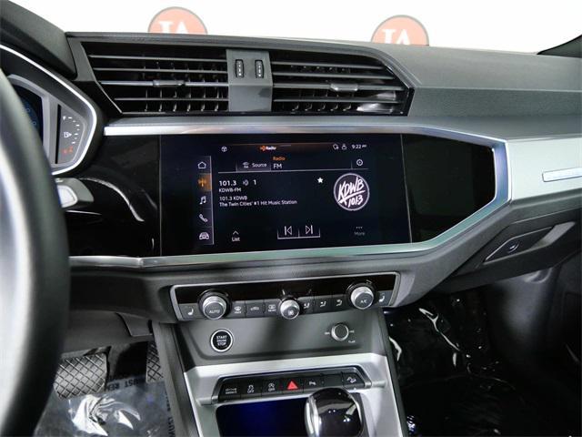 Photo of 2022 White Audi Q3