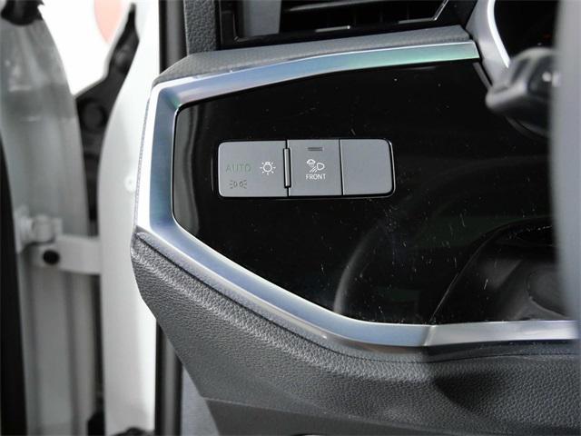 Photo of 2022 White Audi Q3