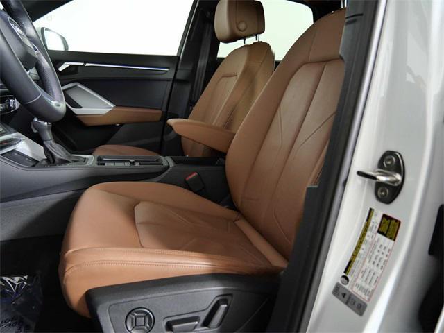 Photo of 2022 White Audi Q3