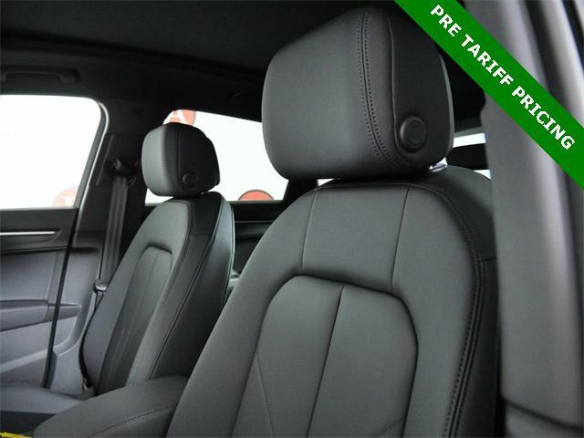 Photo of 2025 Navarra Blue Metallic Audi Q3