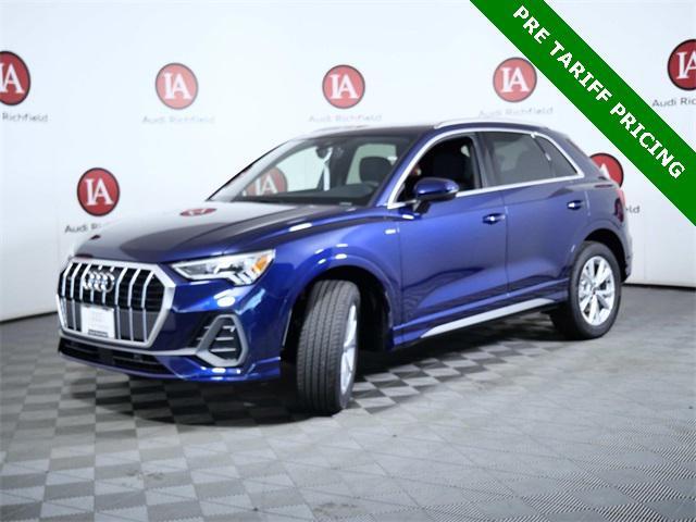 Photo of 2025 Navarra Blue Metallic Audi Q3