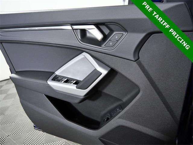 Photo of 2025 Navarra Blue Metallic Audi Q3