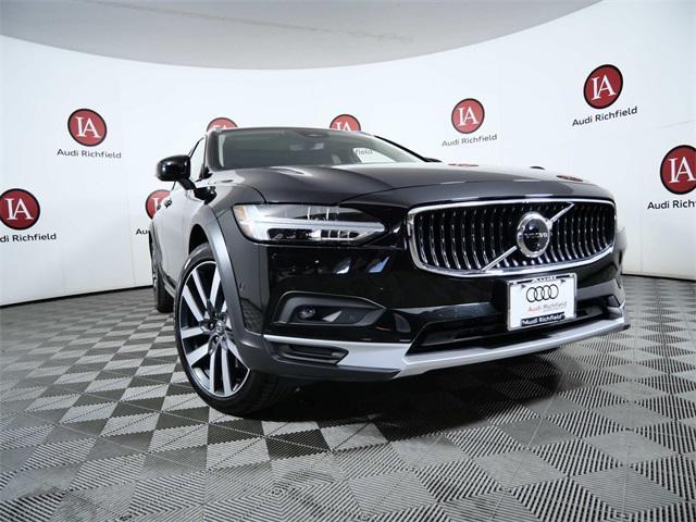 Photo of 2023 Onyx Black Metallic Volvo V90 Cross Country
