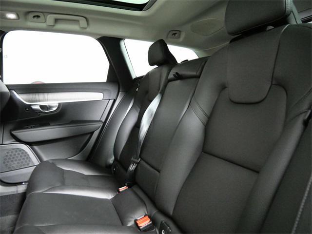 Photo of 2023 Onyx Black Metallic Volvo V90 Cross Country