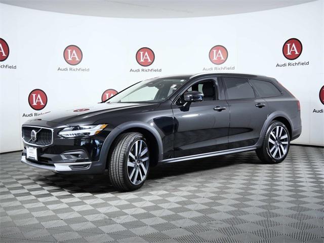 Photo of 2023 Onyx Black Metallic Volvo V90 Cross Country