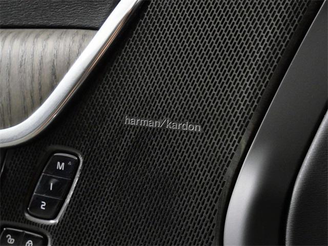 Photo of 2023 Onyx Black Metallic Volvo V90 Cross Country