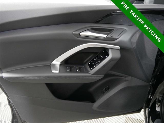 Photo of 2025 Mythos Black Metallic Audi Q5