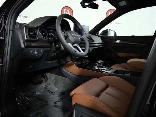 Photo of 2024 Black Metallic Audi Q5
