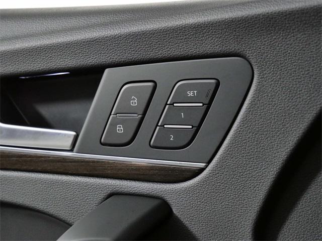 Photo of 2024 Black Metallic Audi Q5