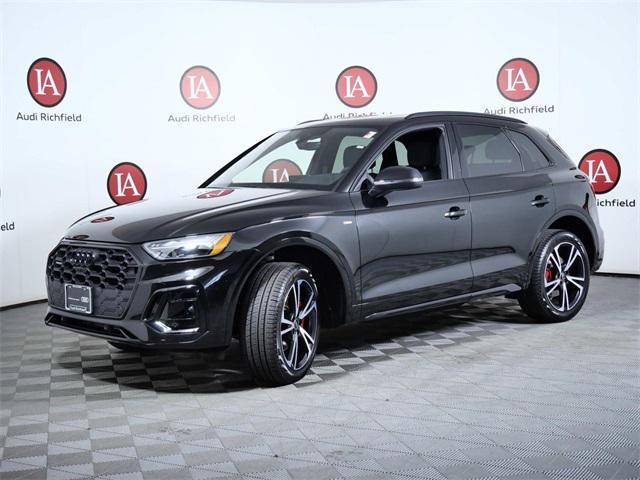 Photo of 2025 Mythos Black Metallic Audi Q5