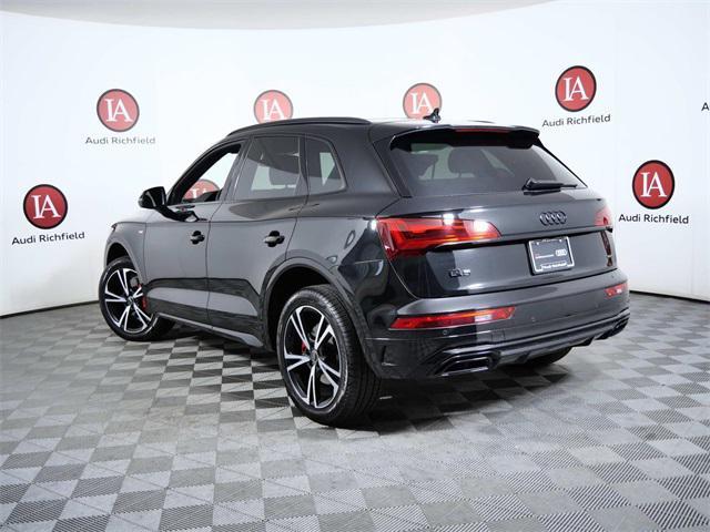 Photo of 2025 Mythos Black Metallic Audi Q5