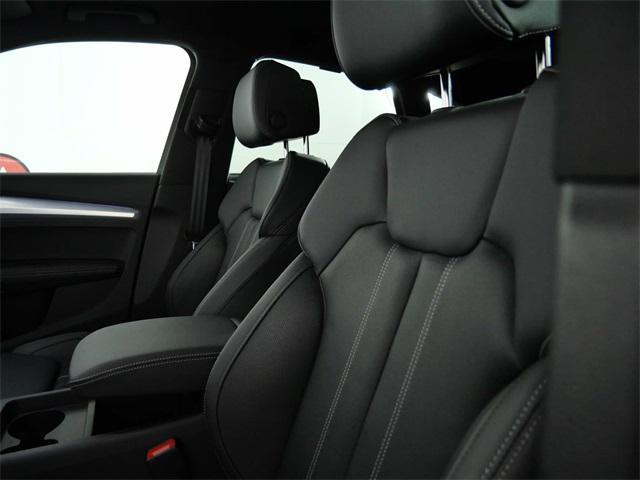 Photo of 2025 Mythos Black Metallic Audi Q5