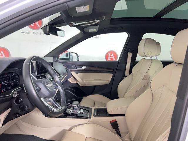 Photo of 2022 Glacier White Metallic Audi Q5