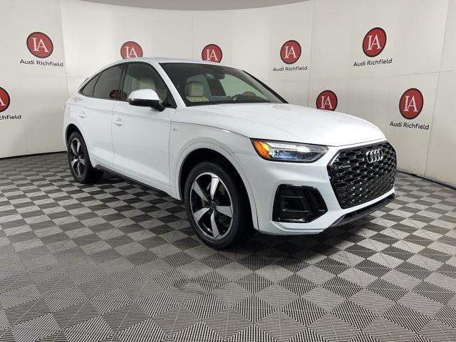Photo of 2022 Glacier White Metallic Audi Q5