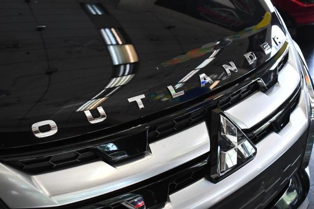 Photo of 2022 Labrador Black Pearl Mitsubishi Outlander Sport