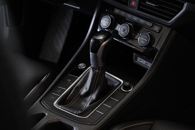 Photo of 2024 Deep Black Pearl Effect Volkswagen Jetta