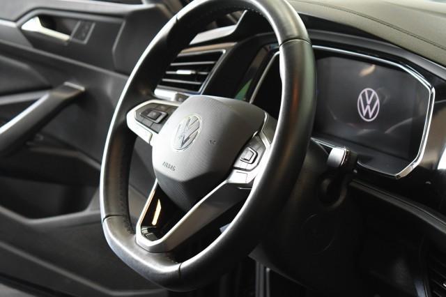 Photo of 2024 Deep Black Pearl Effect Volkswagen Jetta