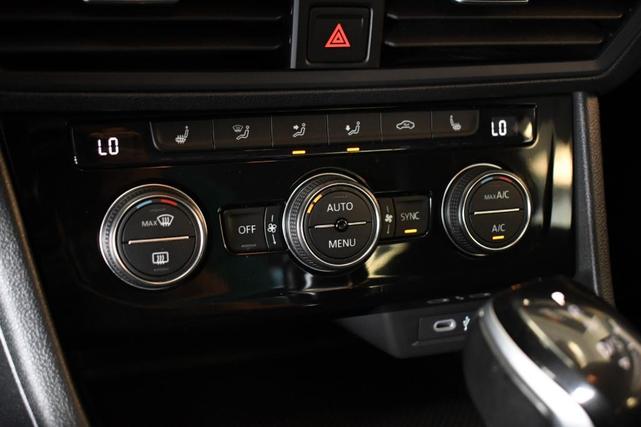 Photo of 2024 Deep Black Pearl Effect Volkswagen Jetta