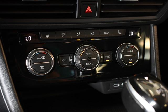 Photo of 2024 Deep Black Pearl Effect Volkswagen Jetta