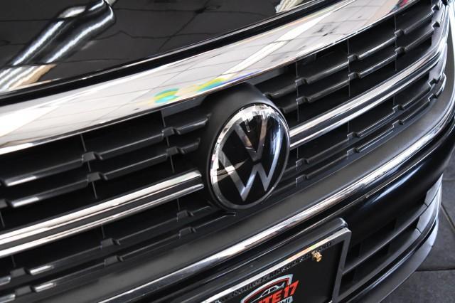 Photo of 2024 Deep Black Pearl Effect Volkswagen Jetta