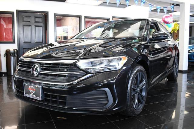 Photo of 2024 Deep Black Pearl Effect Volkswagen Jetta