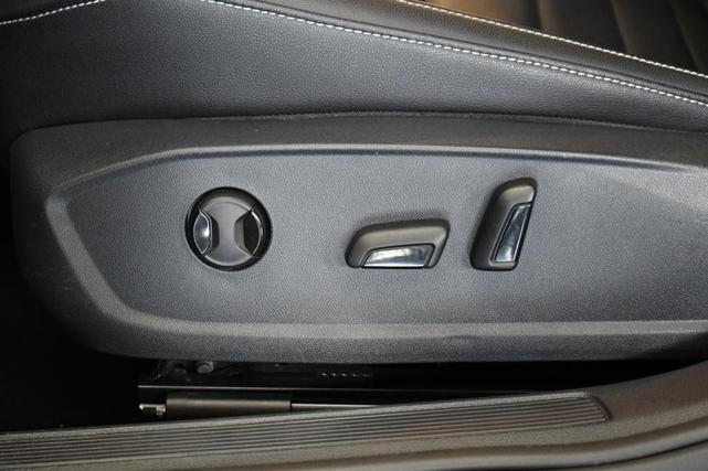 Photo of 2024 Deep Black Pearl Effect Volkswagen Jetta