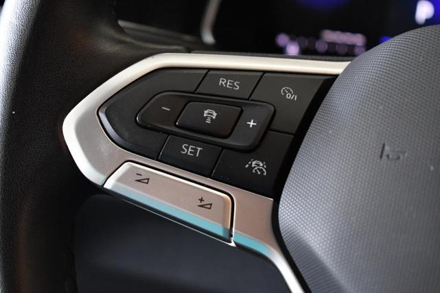 Photo of 2024 Deep Black Pearl Effect Volkswagen Jetta