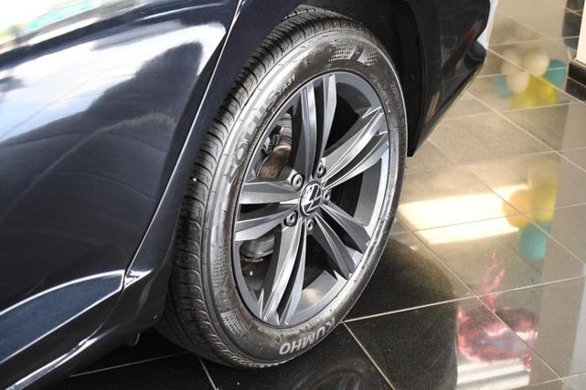 Photo of 2024 Deep Black Pearl Effect Volkswagen Jetta